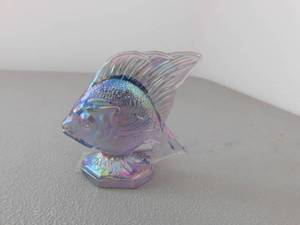 lot 110 image: Purple 3 Fenton Mini Fish