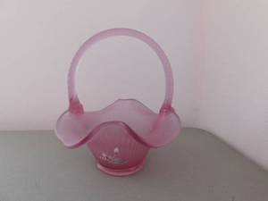 lot 112 image: Fenton 8 Light Purple Basket