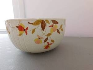 lot 114 image: Set of 3 Halls Mixing Bowls
