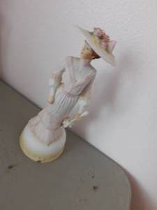 lot 123 image: 6 Piece Figurines