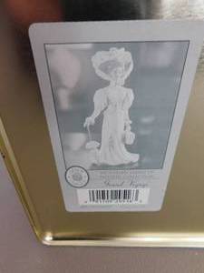 lot 126 image: Lenox 9 Figurine - Grand Voyage