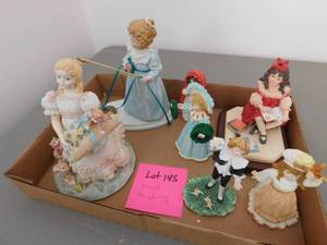 lot 145 image: 7 - Maud Humphry Figurines - includes box
