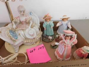 lot 147 image: 6 - Maud Humphry Figurines & Lamp - includes box