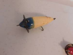 lot 199 image: 2 - 210 Heddon Surface Lures glass eye