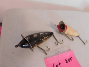 lot 200 image: 2 - Heddon Surface Lures painted eye