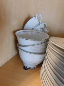 lot 253 image: Lady Elegant Fine China Dishes
