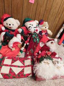 lot 267 image: Santa & Holiday Bears