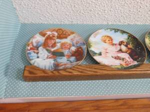 lot 271 image: 8 - Collectible Sandra Kuck Plates