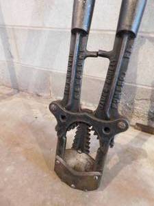lot 278 image: Vintage Cattle Dehorner