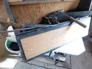 lot 282 image: Vintage Carpenter Box with Tools