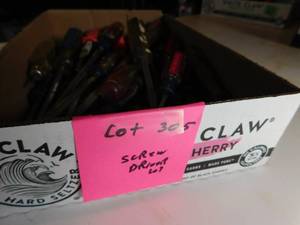 lot 305 image: Screw Drivers