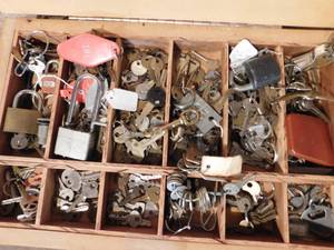 lot 368 image: Keys & Paddle Locks
