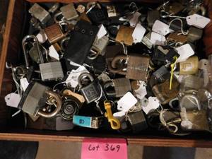 lot 369 image: Keys & Paddle Locks