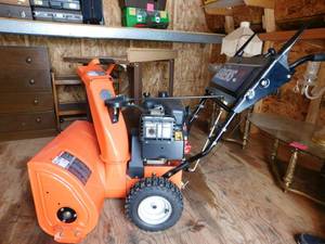 lot 384 image: Ariens 724 Snow Blower - electric start