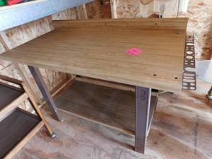 lot 386 image: 2 Tables and Dresser