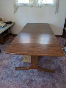 lot 398 image: Kitchen Table