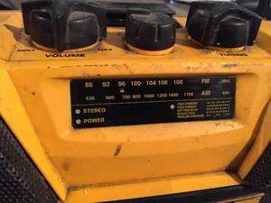 lot 7 image: Dewalt Worksite AMFM Radio and Charger