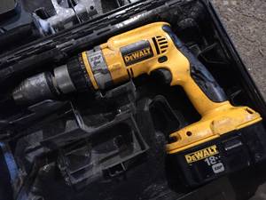 lot 13 image: Dewalt 18 Volt XRP Drill