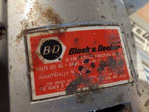 lot 21 image: Black and Decker Finishing Sander