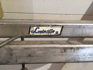 lot 49 image: Louisville Ladder Stabilizers