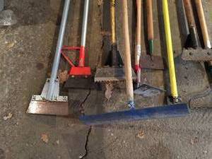 lot 73 image: Long Handled Tool Lot