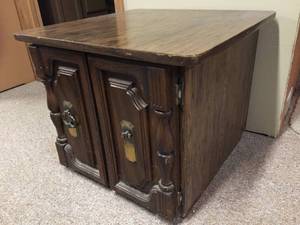 lot 87 image: Storage Table
