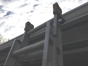 lot 98 image: 14 Foot Extension Ladder