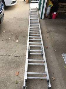 lot 106 image: 32 Foot Extension Ladder