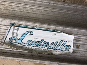 lot 107 image: 28 Foot Louisville Extension Ladder