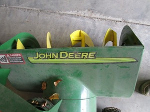 John Deer Snowblower (needs work)
