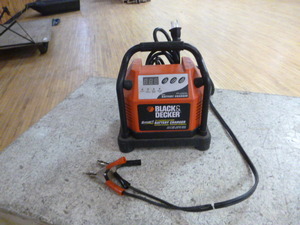 lot 27 image: Black & Decker Smart Battery Charger