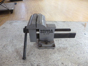 lot 31 image: Brink & Cotton 4 12 Bench Vice