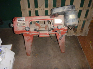 lot 32 image: Amrox Band Saw
