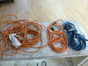 lot 40 image: 3 Extension Cords