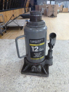 lot 46 image: Evercraft 12 Ton Bottle Jack