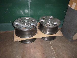 lot 65 image: Set of 4 Dodge Ram Rims