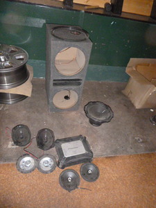 lot 66 image: Car Speakers