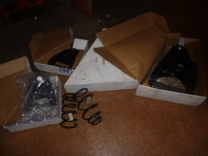 lot 68 image: Set of 4 UpperLower Control Arms with Ball Joints