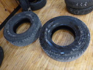 lot 80 image: Set of 2 Tires
