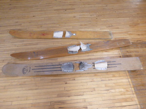 lot 94 image: 3 Water Skis