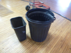 lot 99 image: 2 Garbage Cans