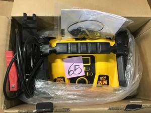 DEWALT 2800 Peak Amp Jump Starter 1000-Watt Power Inverter with Digital Compressor in good condition&nbsp