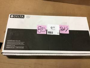 Essa Single-Handle Pull-Down Sprayer Kitchen Faucet with MagnaTite Docking in Chrome by Delta in good condition&nbsp