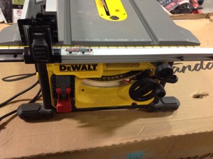 DEWALT15 Amp Corded 8-14 in. Compact Jobsite Tablesaw in good conditions