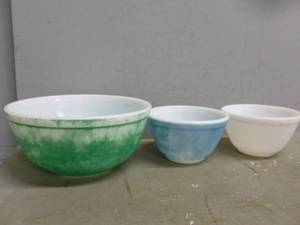 Vintage Pyrex Bowl Set
