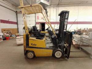 lot 271 image: Yale 5,000 lb LP Forklift 3 Stage with Side Shift Solid Tires (Propane Tank Not Included)