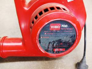 lot 275 image: Toro 700 Rake-&-Vac Electric Power Leaf Blower