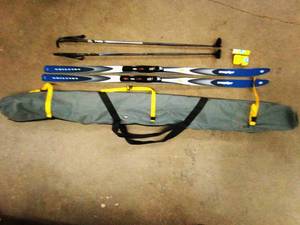 lot 285 image: Alpina Solution Cross Country Skis wpoles and Rottefella cross country bindings- 165cm
