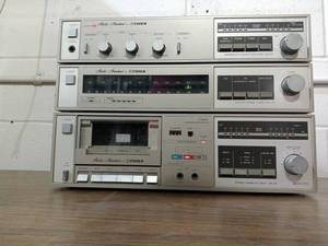 lot 302 image: Vintage Fisher Model CA-33, Fisher FM-33 AMFM Tuner & Fisher Cassette Deck Recorder CR-33