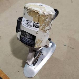 lot 339 image: Su Lee RC-280 4 Round Knife Fabric Cloth Cutting Machine